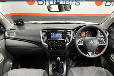 2015 Mitsubishi Triton - Thumbnail