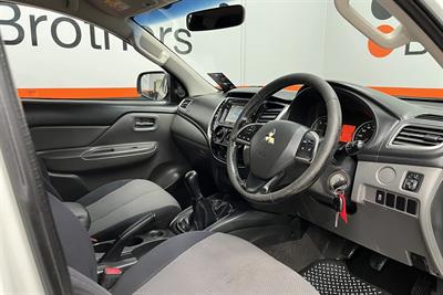 2015 Mitsubishi Triton - Thumbnail