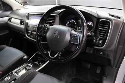 2018 Mitsubishi Outlander - Thumbnail
