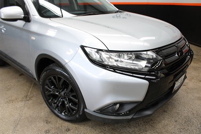 2018 Mitsubishi Outlander - Thumbnail