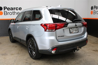2018 Mitsubishi Outlander - Thumbnail