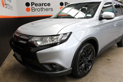 2018 Mitsubishi Outlander - Thumbnail
