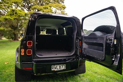 2023 Land Rover Defender - Thumbnail
