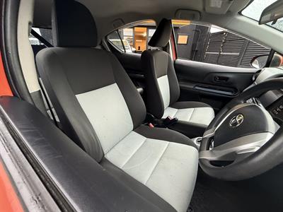 2013 Toyota Aqua - Thumbnail