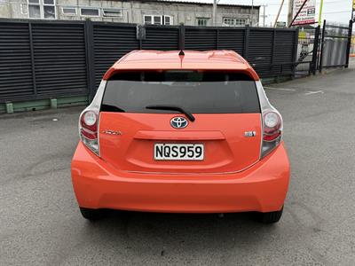 2013 Toyota Aqua - Thumbnail