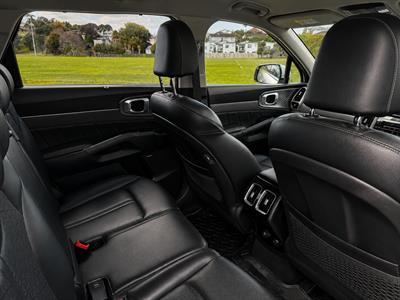 2022 Kia Sorento - Thumbnail