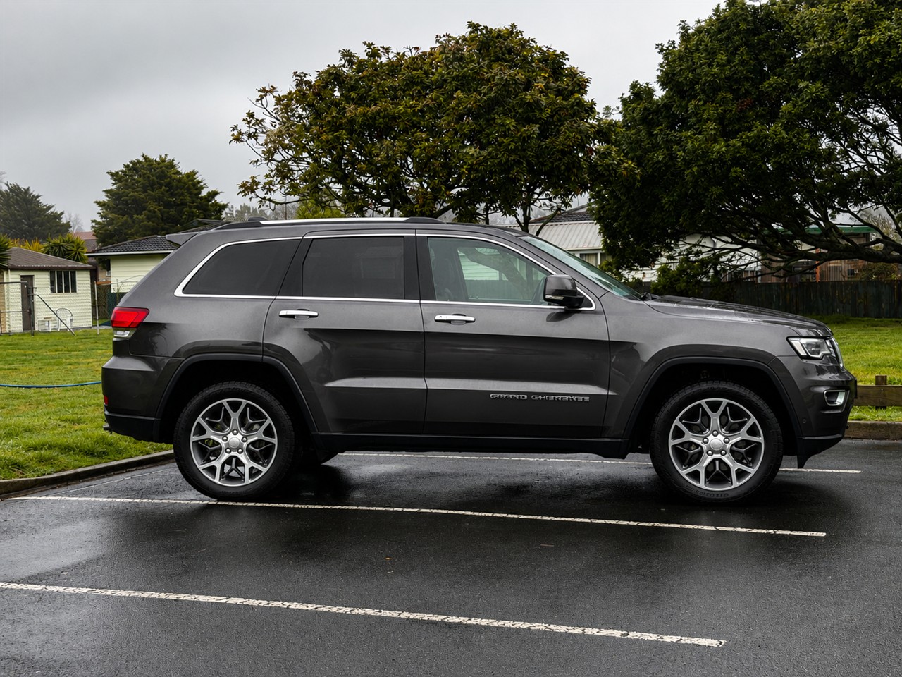 2021 Jeep GRAND CHEROKEE
