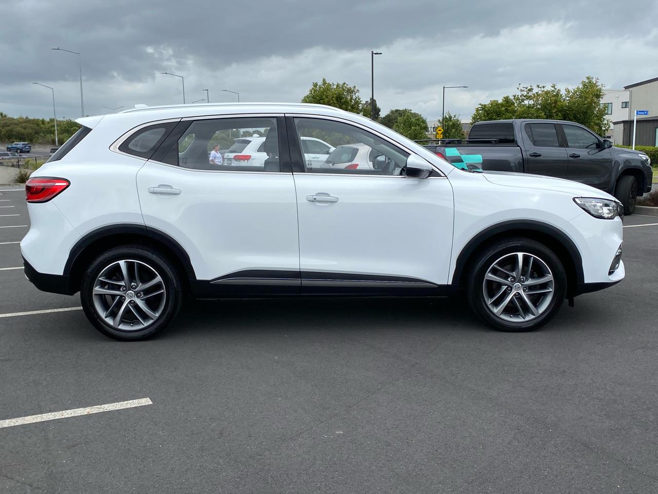 2022 MG HS