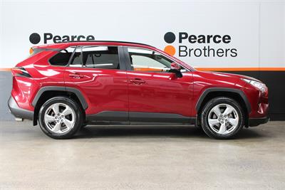 2021 Toyota RAV4 - Thumbnail
