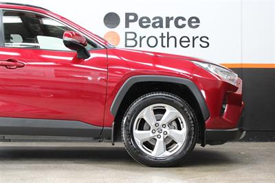 2021 Toyota RAV4 - Thumbnail