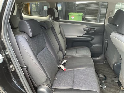 2009 Toyota Wish - Thumbnail