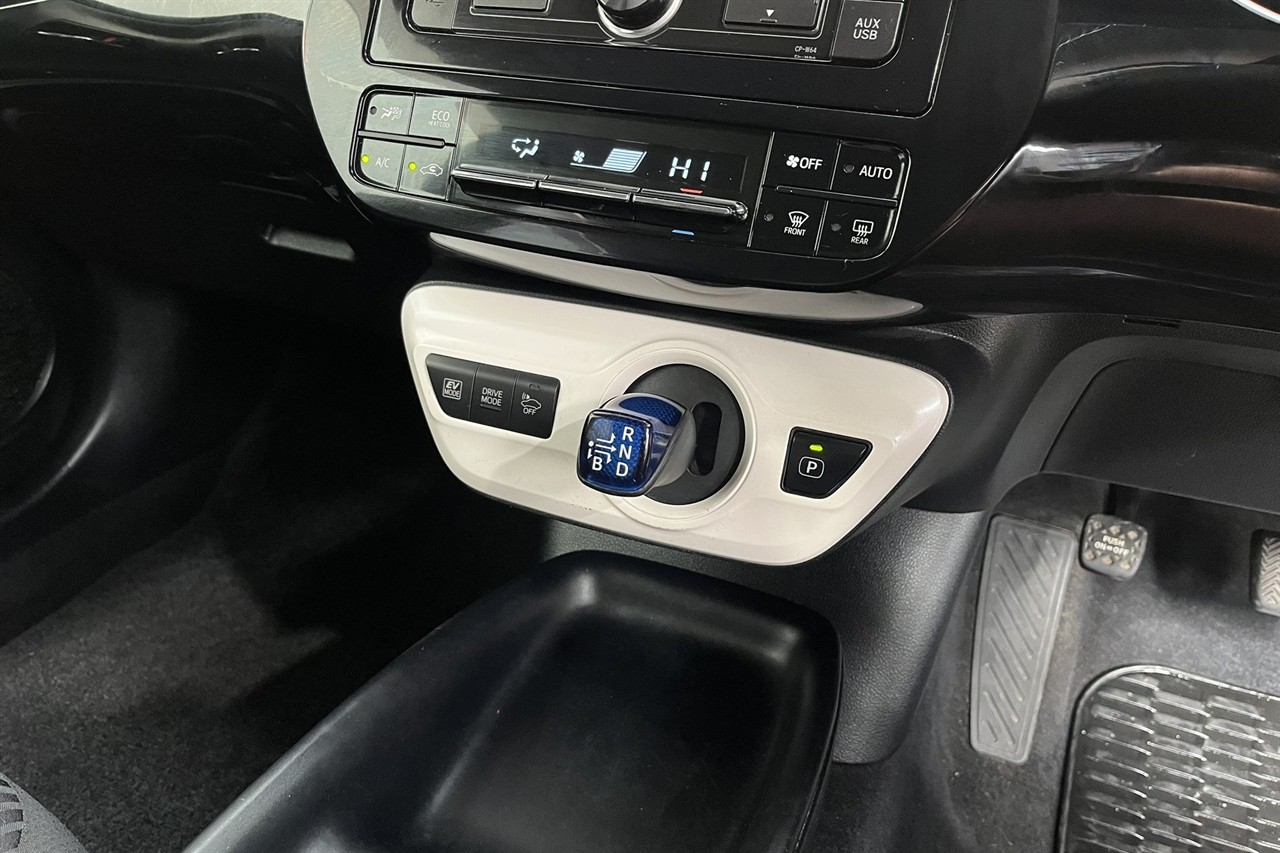 2016 Toyota PRIUS