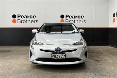 2016 Toyota PRIUS - Thumbnail