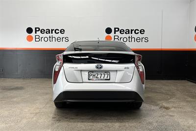 2016 Toyota PRIUS - Thumbnail