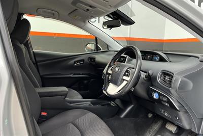 2016 Toyota PRIUS - Thumbnail