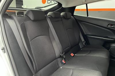 2016 Toyota PRIUS - Thumbnail