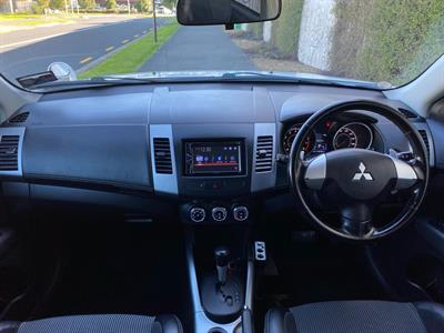 2011 Mitsubishi Outlander - Thumbnail
