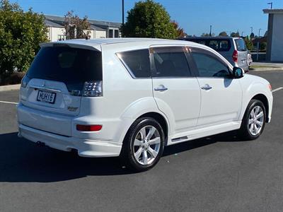 2011 Mitsubishi Outlander - Thumbnail