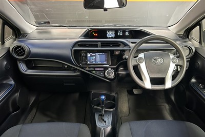 2016 Toyota Prius C - Thumbnail