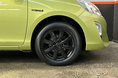 2016 Toyota Prius C - Thumbnail
