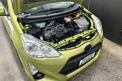 2016 Toyota Prius C - Thumbnail