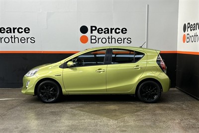2016 Toyota Prius C - Thumbnail