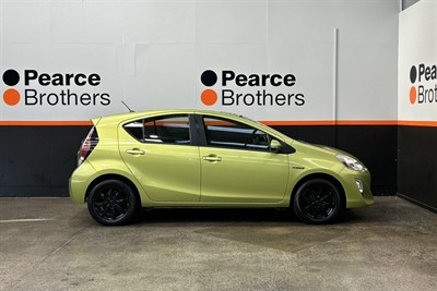 2016 Toyota Prius C - Thumbnail