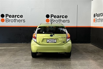 2016 Toyota Prius C - Thumbnail