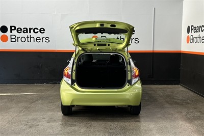 2016 Toyota Prius C - Thumbnail