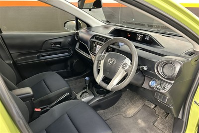 2016 Toyota Prius C - Thumbnail