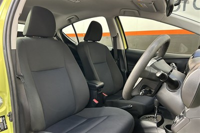2016 Toyota Prius C - Thumbnail