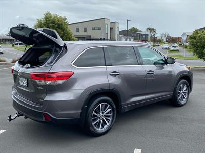 2018 Toyota Highlander - Thumbnail