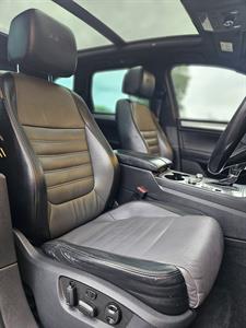 2018 Volkswagen Touareg - Thumbnail