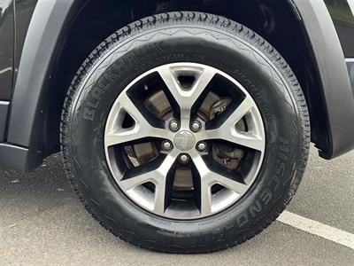 2017 Jeep Cherokee - Thumbnail