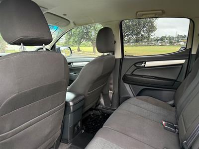 2017 Holden Colorado - Thumbnail