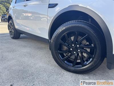 2017 Land Rover Discovery Sport - Thumbnail