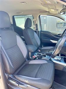2021 Nissan Navara - Thumbnail
