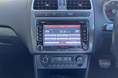 2011 Volkswagen POLO - Thumbnail