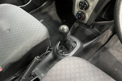 2010 Toyota YARIS - Thumbnail