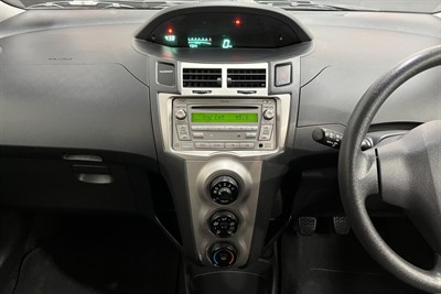 2010 Toyota YARIS - Thumbnail