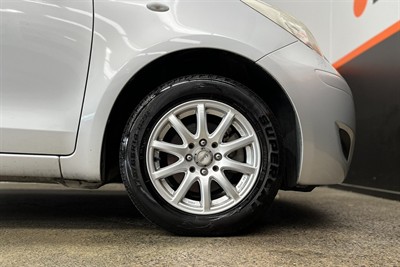 2010 Toyota YARIS - Thumbnail