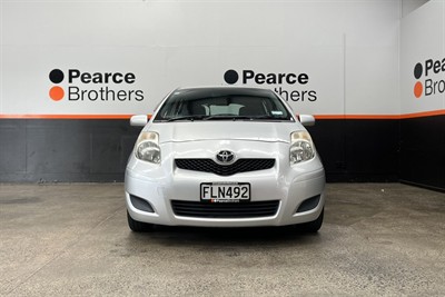 2010 Toyota YARIS - Thumbnail