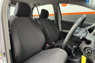 2010 Toyota YARIS - Thumbnail