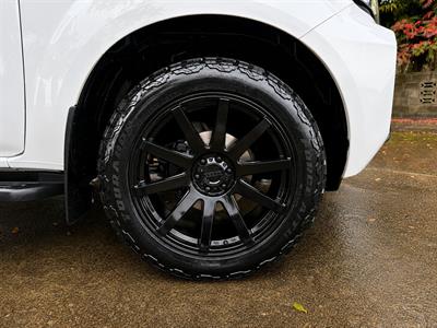 2022 Nissan Navara - Thumbnail