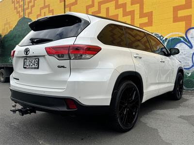 2017 Toyota Highlander - Thumbnail