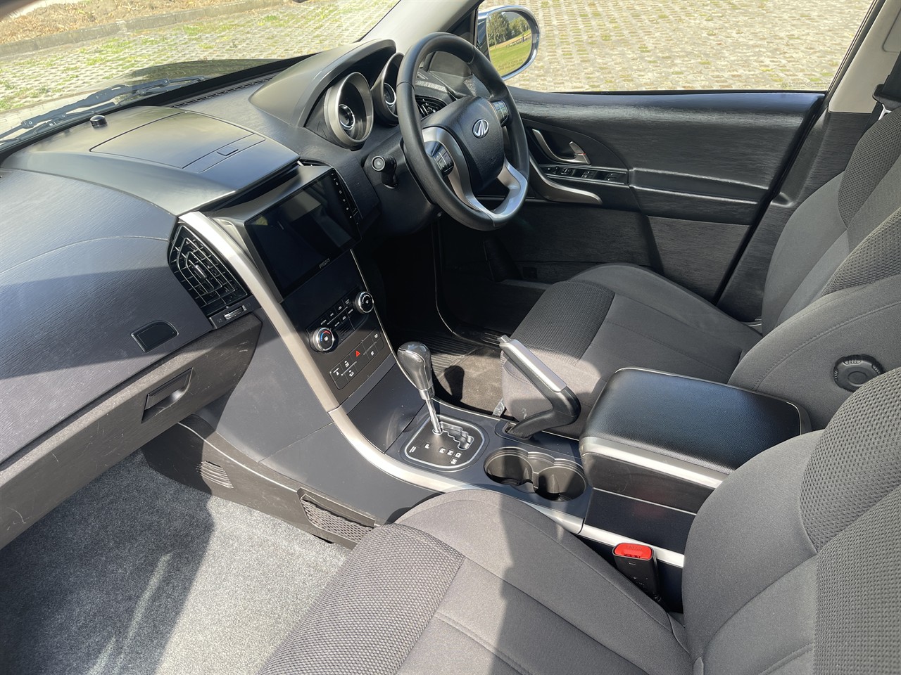2021 Mahindra XUV500