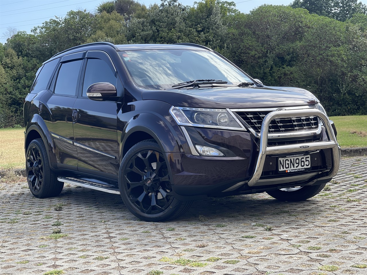 2021 Mahindra XUV500