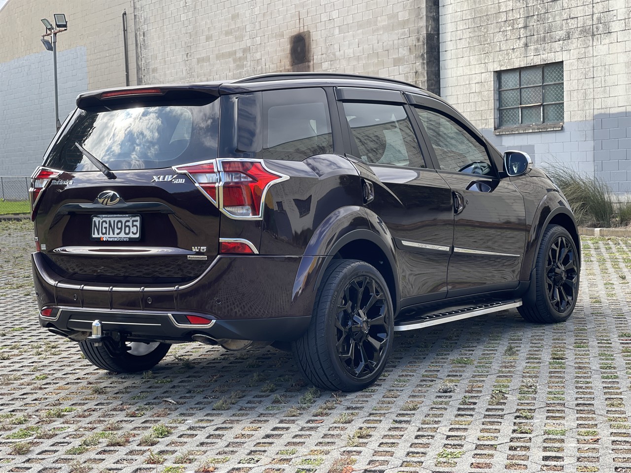 2021 Mahindra XUV500