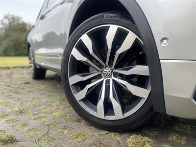 2017 Volkswagen Tiguan - Thumbnail