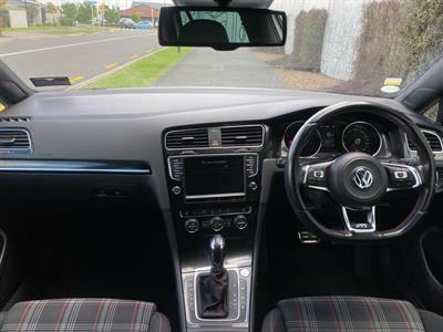 2014 Volkswagen Golf - Thumbnail